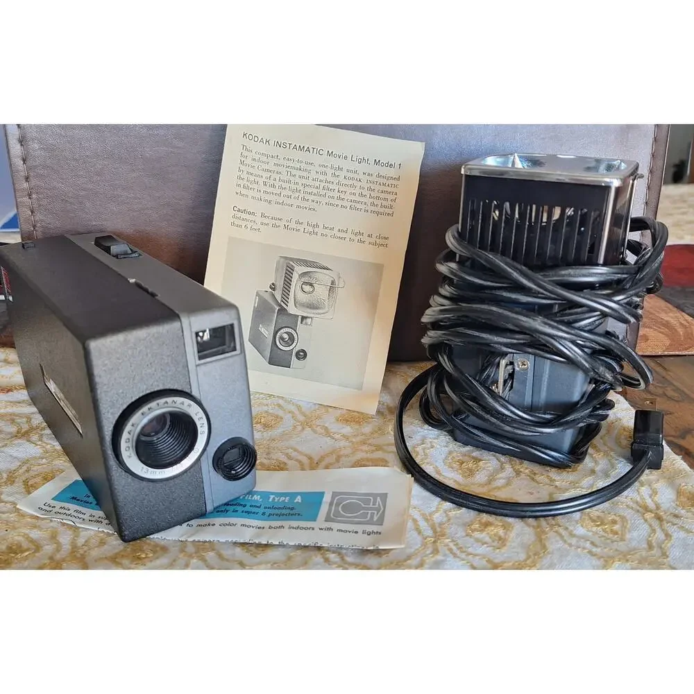 Kodak Instamatic M4 movie camera & Kodak Instamatic movie light model 1 w/ case